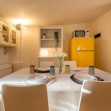 Luxury In Adimari's Tower With Terrace Apartment